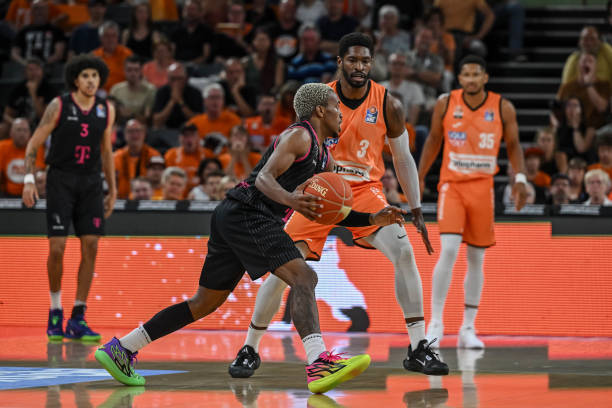 他都在前三 他都在前三