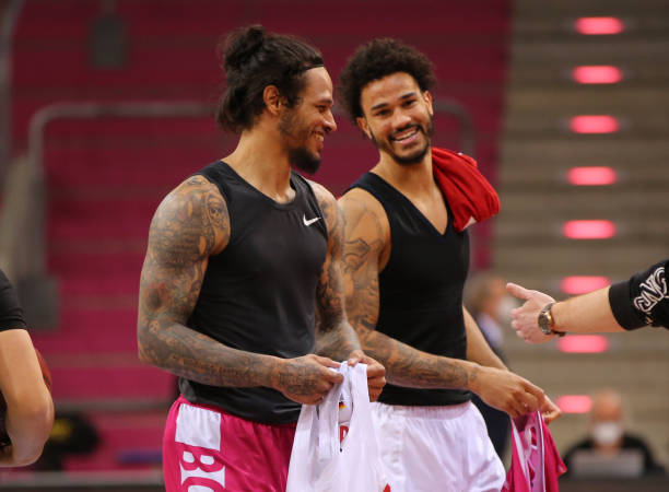 体育东京奥运会首支海外代表队抵达日本