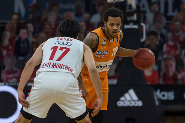 【集锦】尼克斯116-107雄鹿 尼克斯六人上双送雄鹿3连败.